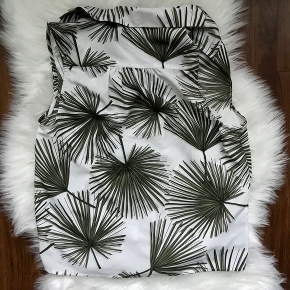 Vintage Palm Print Sleeveless Button Down - Picture 5 of 5